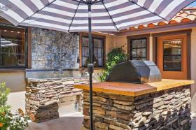 Outdoor Kitchen